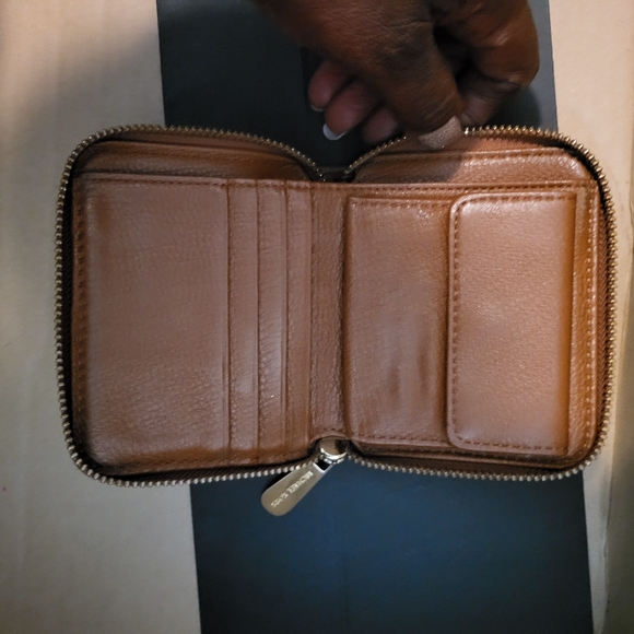 Michael Kors Wallet - Picture 4 of 7